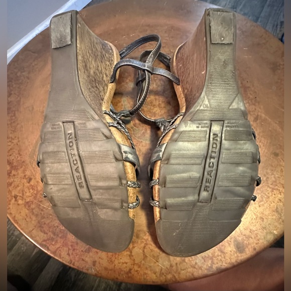 Kenneth Cole REACTION Leather Cedar Liscious Strappy Wood Wedge Sandals-Free S/H - Picture 13 of 16